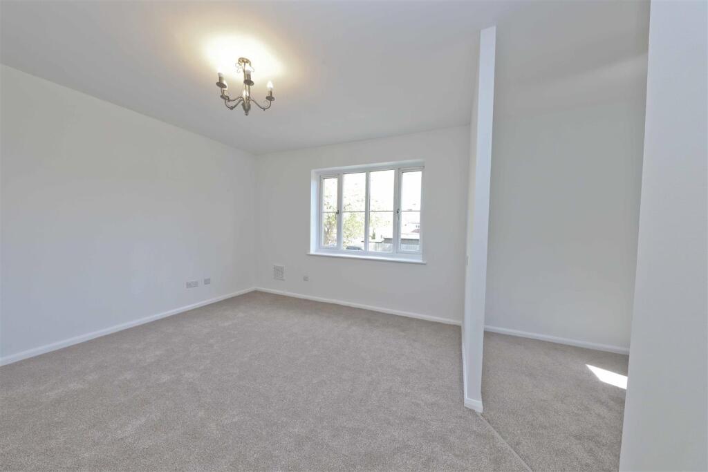 Jasmin Close, Northwood photo 3