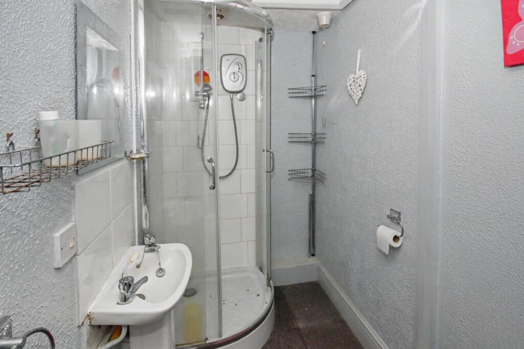 Apartment in East Suffolk, Lowestoft - View 3