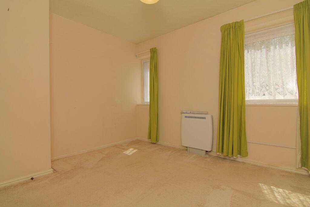 Apartment in Bradford, Thorpe Edge, Eccleshill - View 5