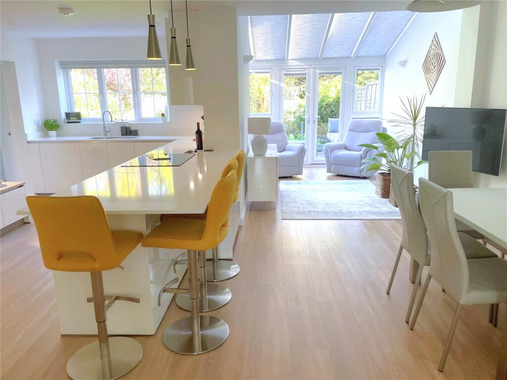 House in East Grinstead, Ashplats - View 2