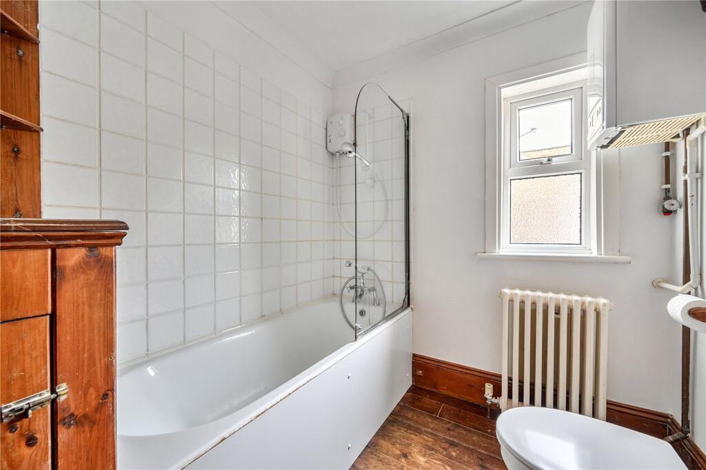 Derwent Road, Palmers Green, London, N13 photo 4