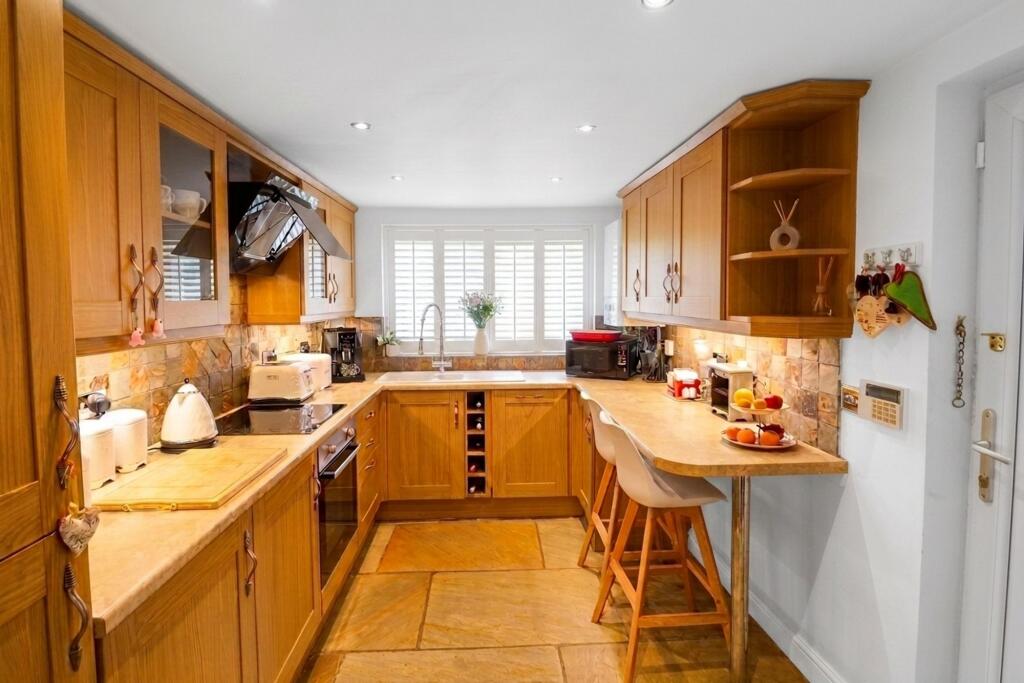 House in High Peak, Hadfield - More