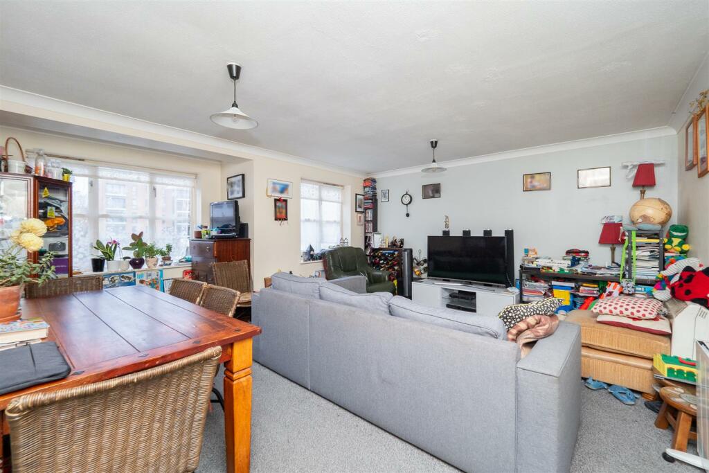 12a Lewis Road, Sutton photo 2