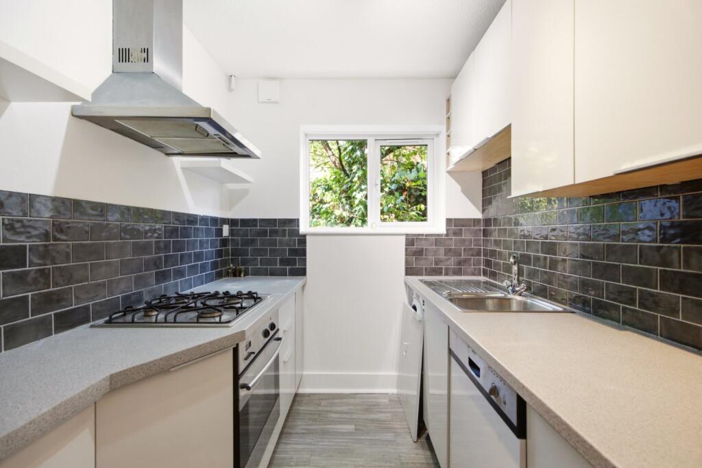 Apartment in St Albans - View 4