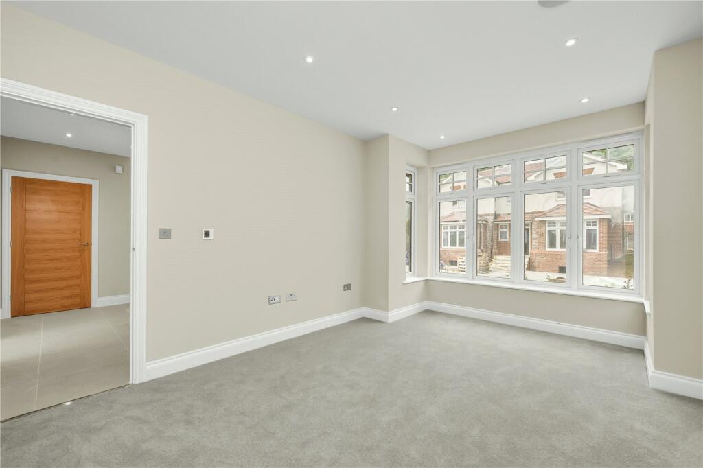House in Elmbridge, Weybridge - View 5