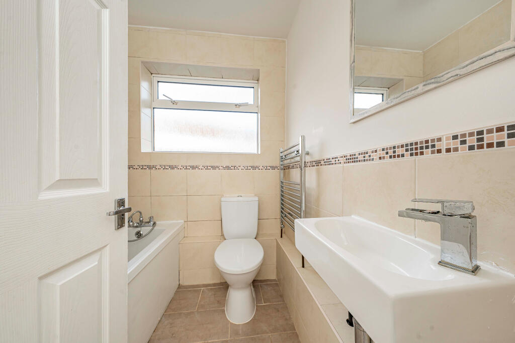 Apartment in Slough - More