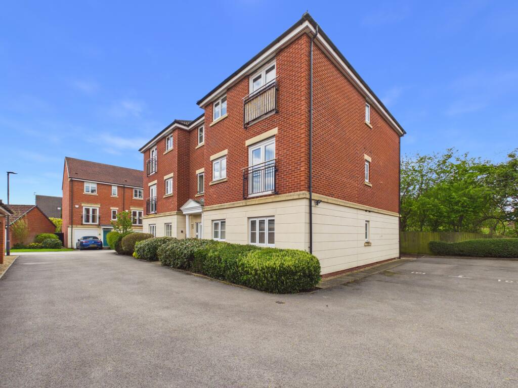 2-bed flat on Parkway, Chellaston, £130,000