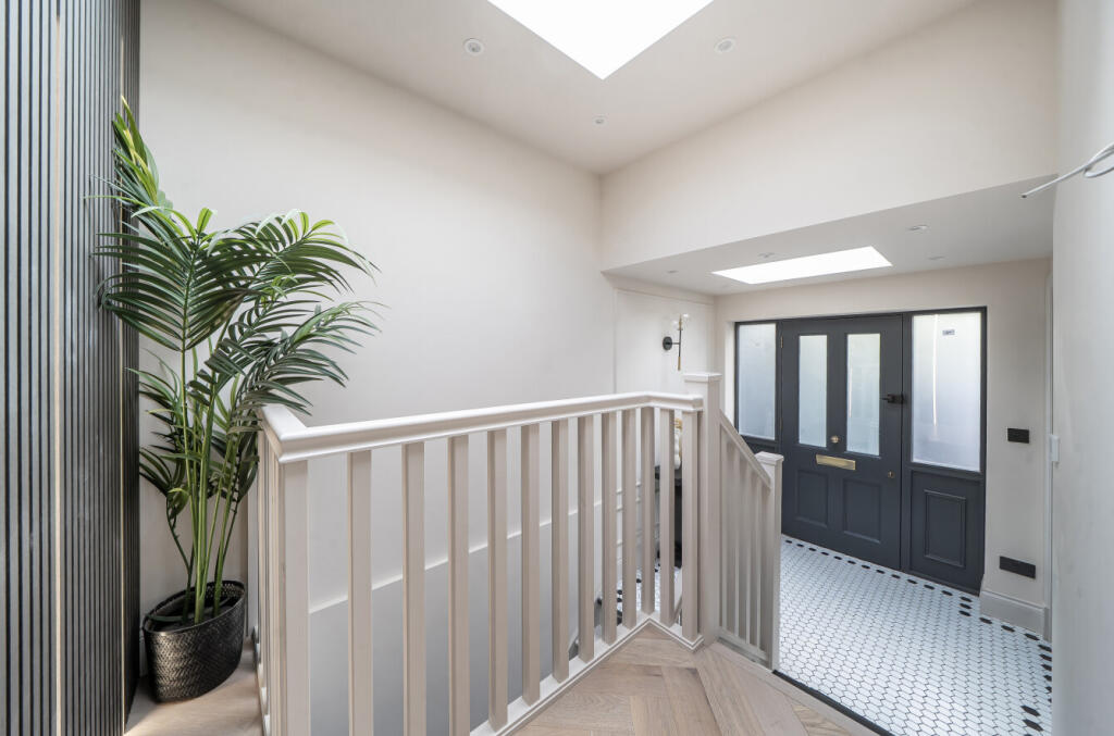 House in London - View 5