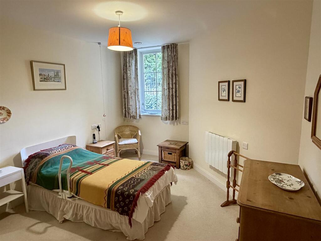 Apartment in Gloucester - More