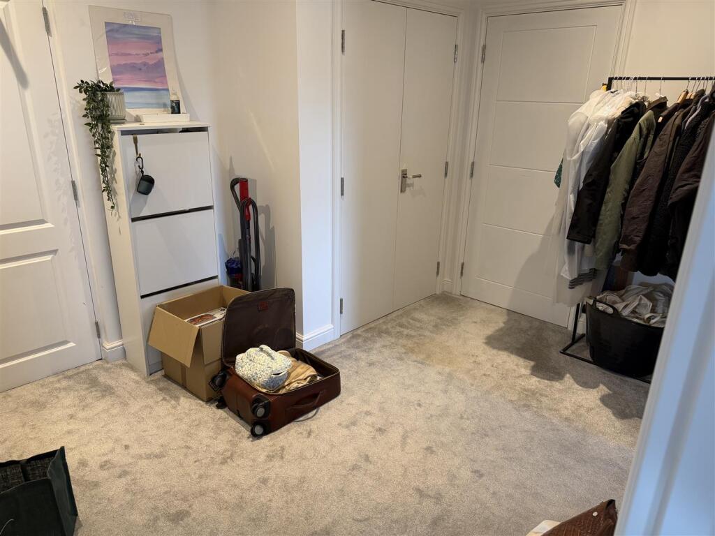 Apartment in Tonbridge - More