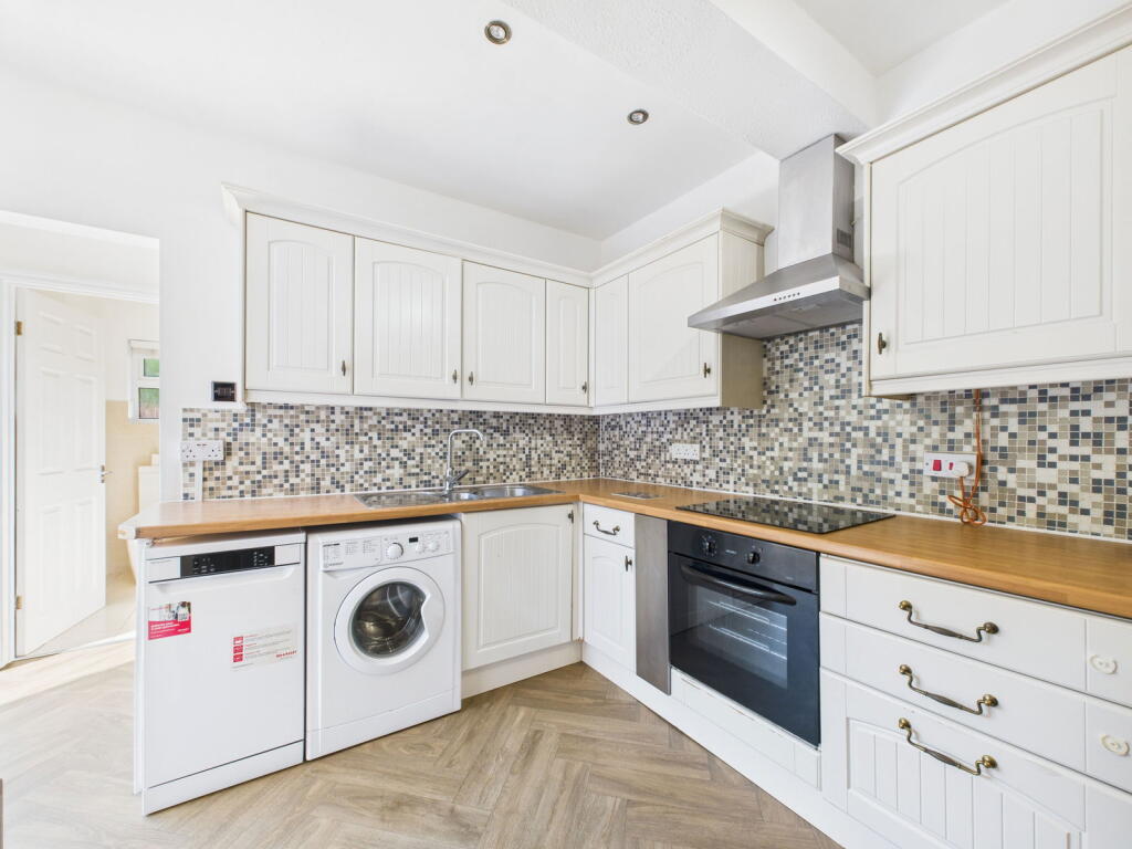 Chequers Bridge Cottages, Market Lane, Iver, SL0 photo 3