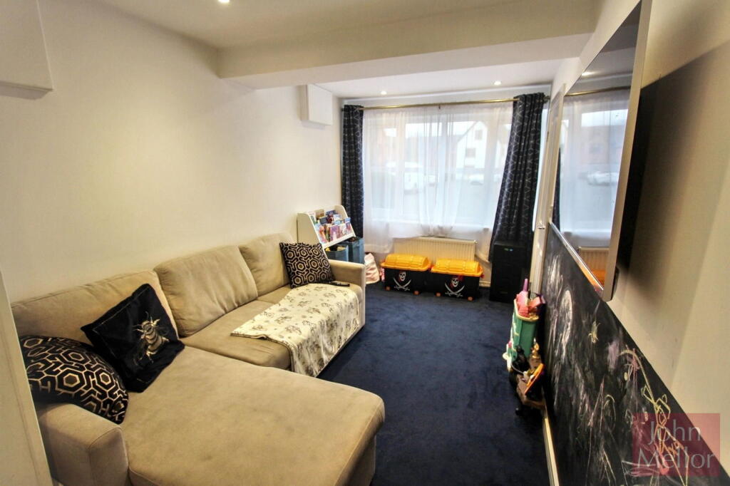 Harrow Drive, Heaton Moor SK4 4SA photo 3