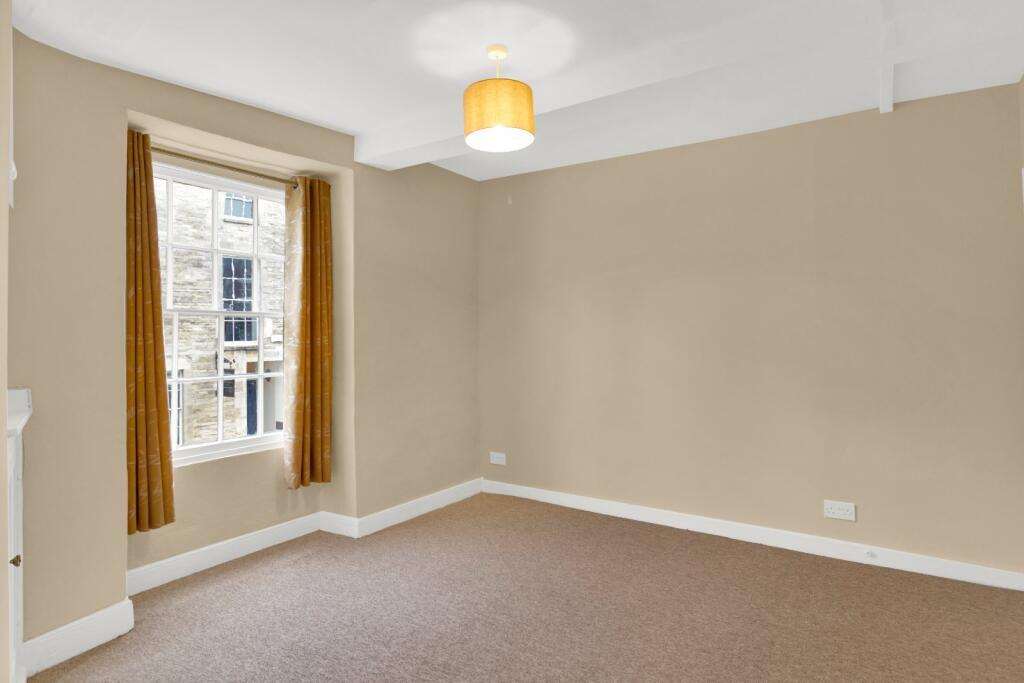 Apartment in Gloucester - View 2