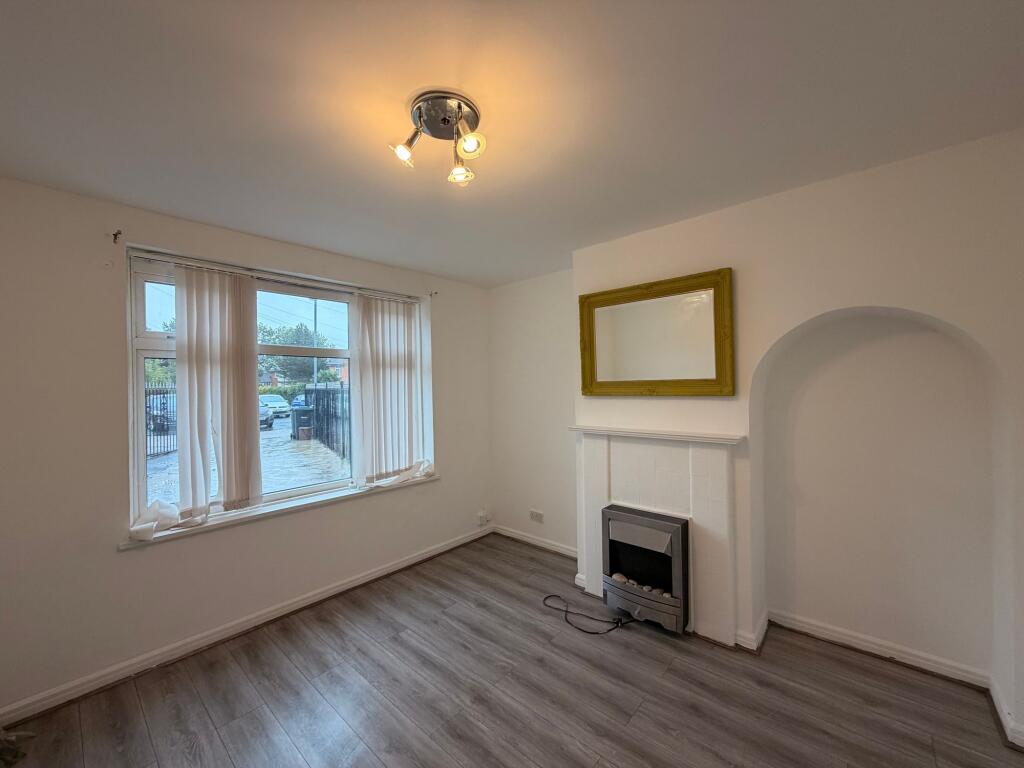 House in Birmingham, West Midlands - More