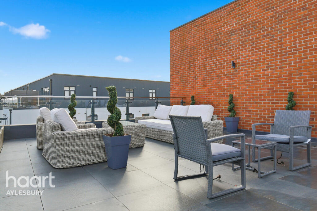 Main image of property: New Street, Aylesbury