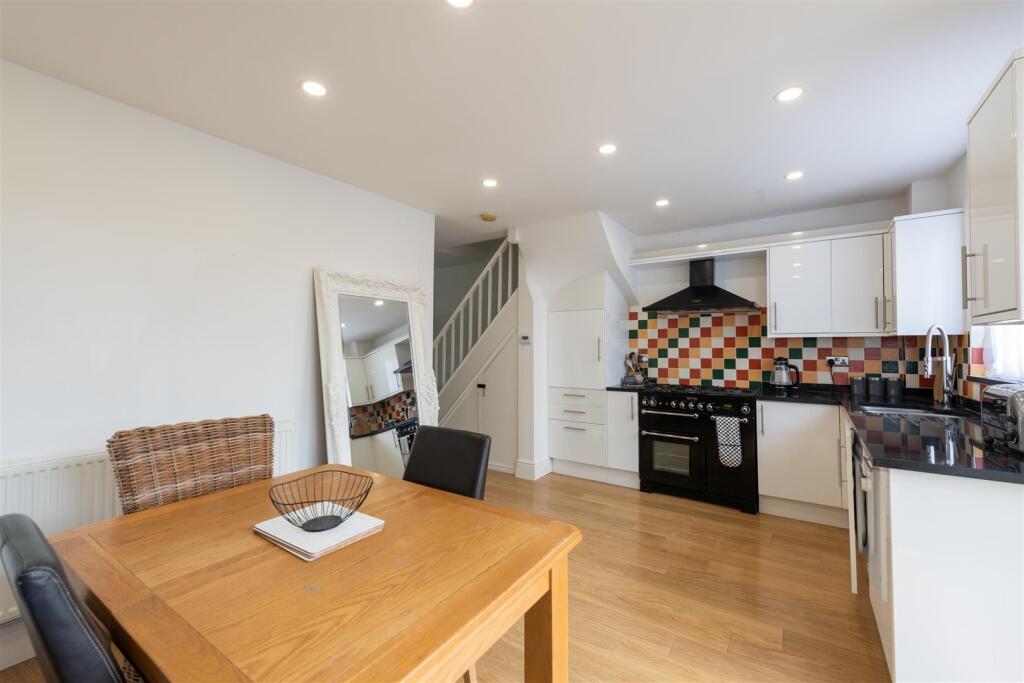 House in London, Oakwood, Southgate - More
