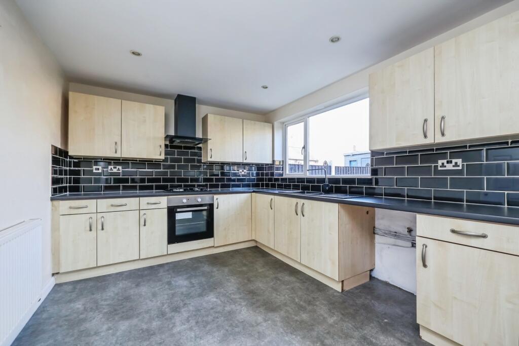 Winscombe Mount, Clifton, Nottingham, NG11 - View 2