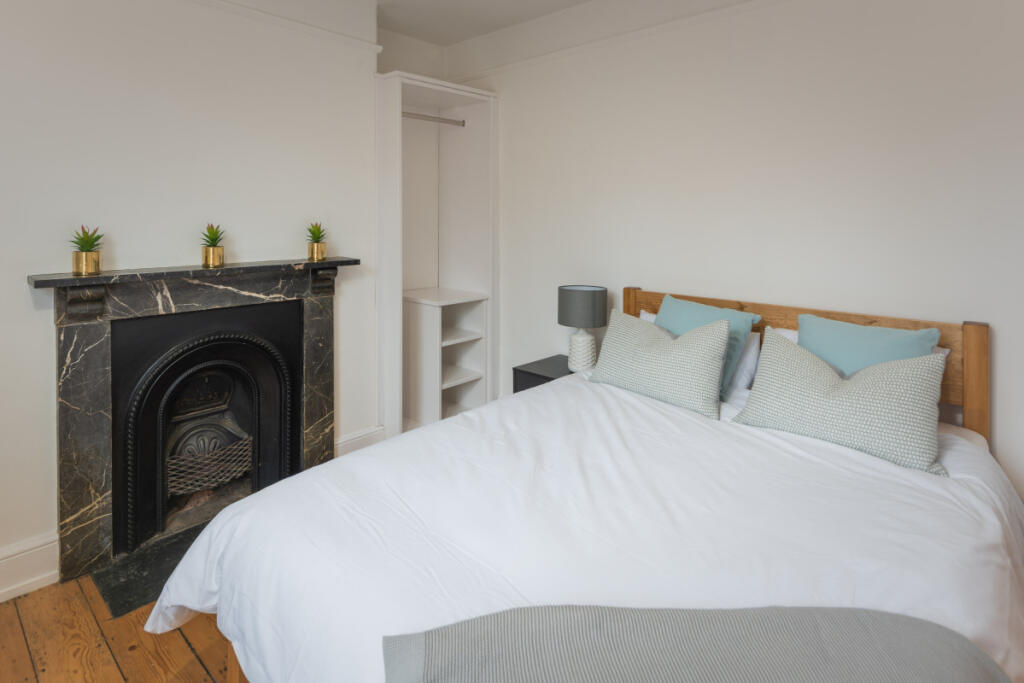 4 Old Park Road, Exeter, EX4 - More