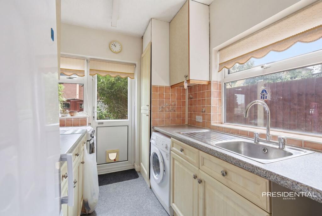 Apartment in Ilford, Clayhall - View 4