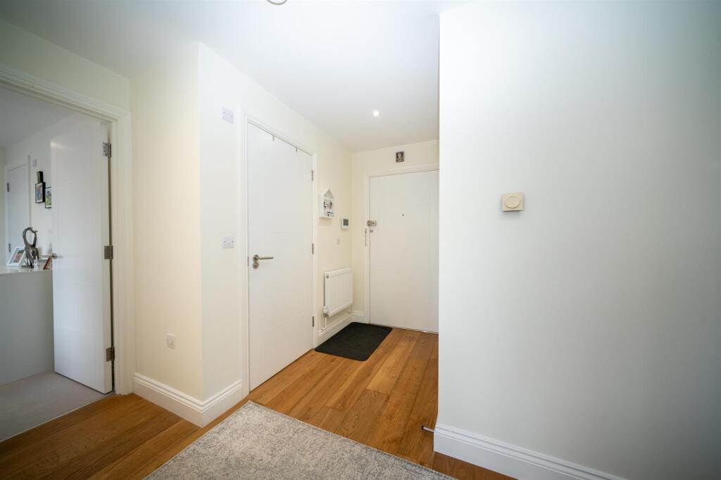 Apartment in Watford - View 5