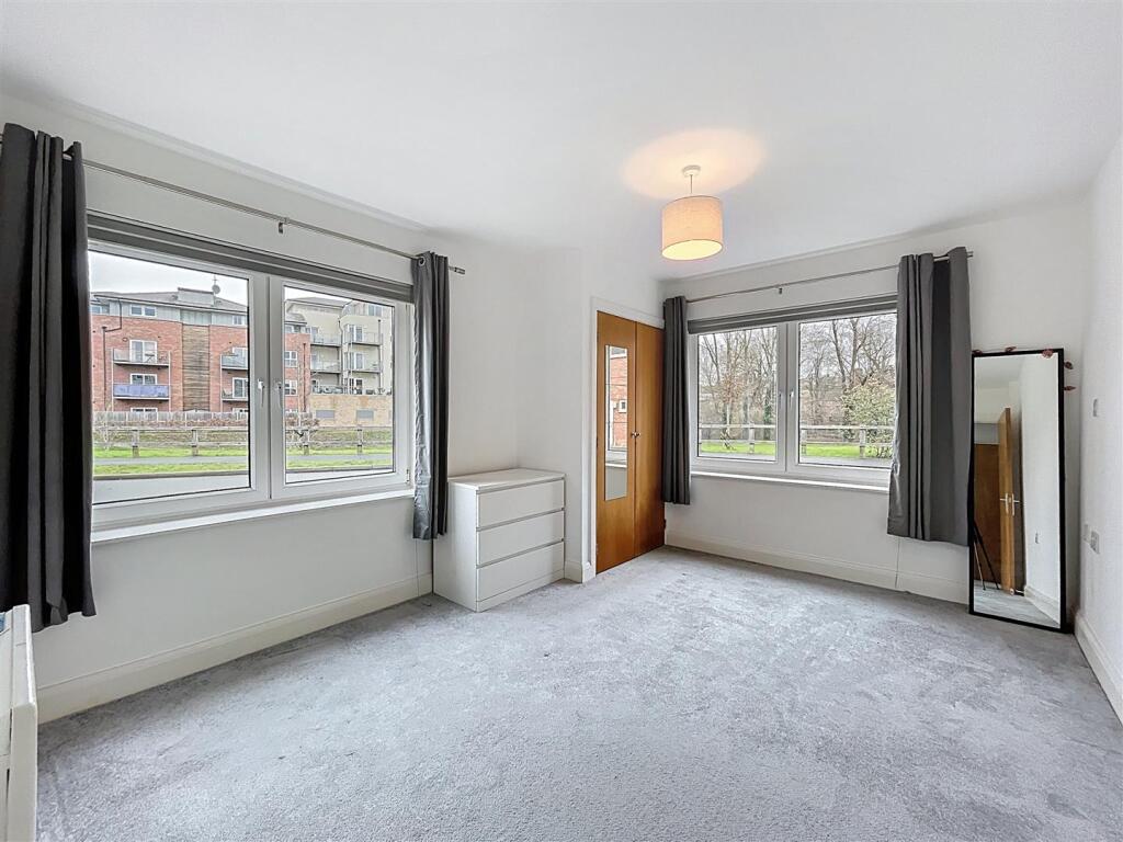 Apartment in Warwick, Emscote - More