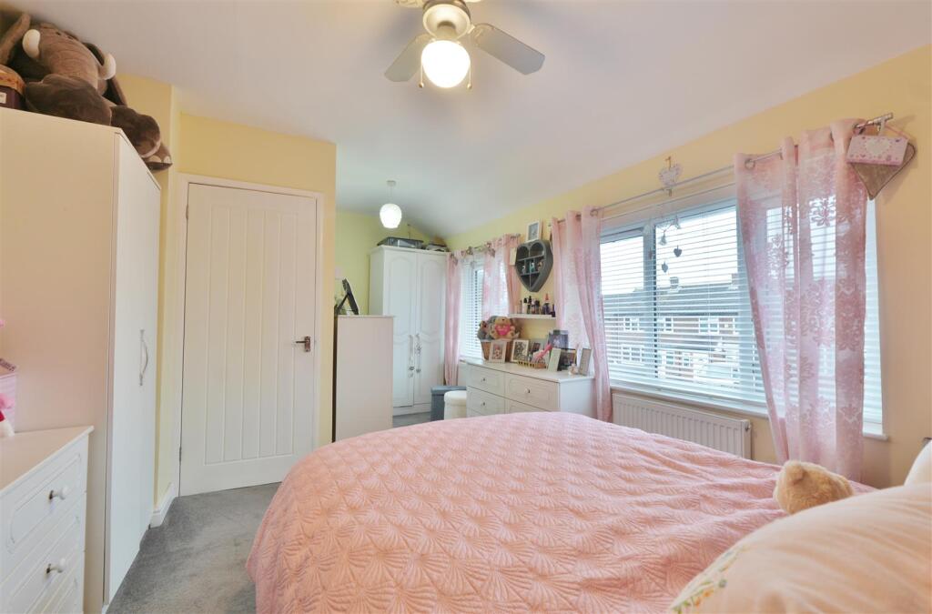 House in Slough - View 2