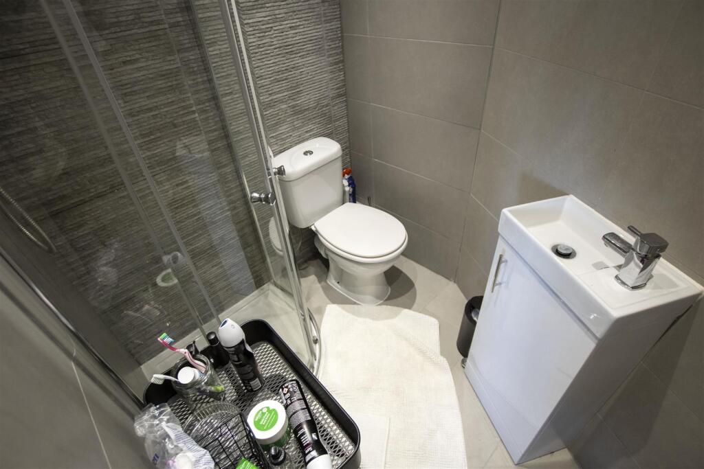 6 bedroom house for rent