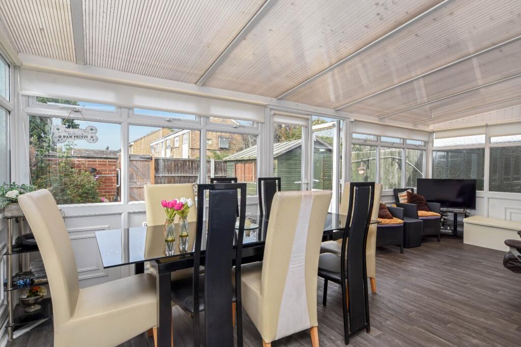 House in Southend-on-Sea, North Shoebury - More