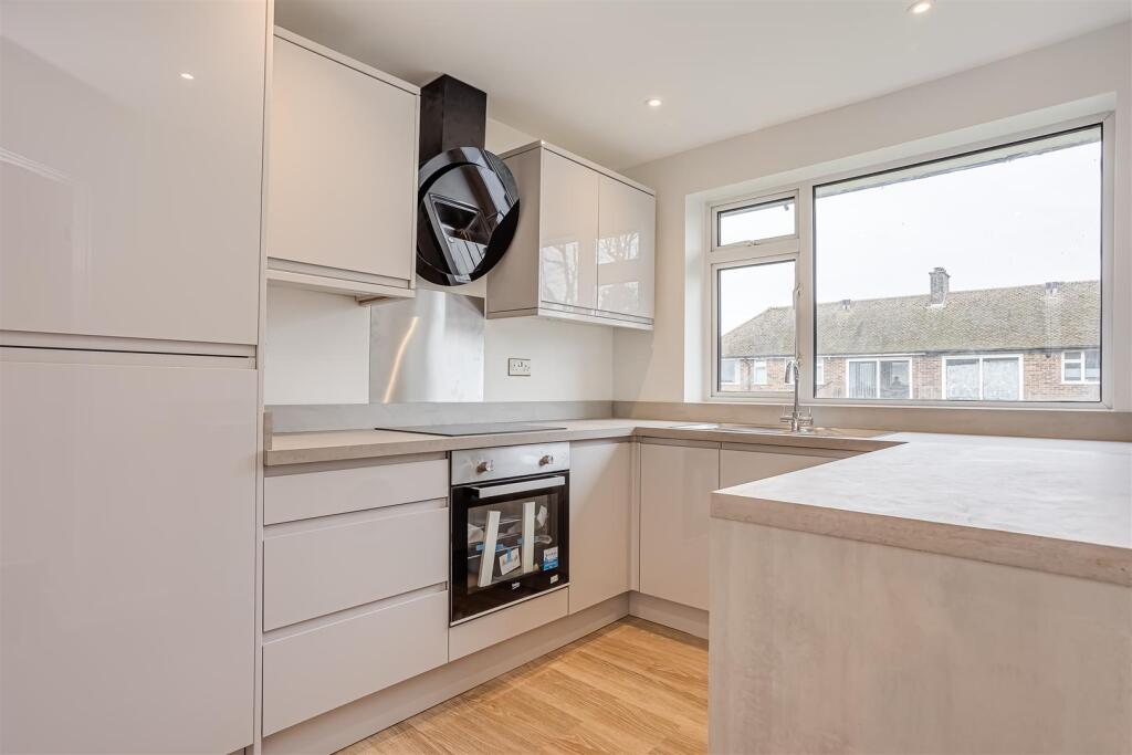 Apartment in Reigate and Banstead, Banstead - View 4