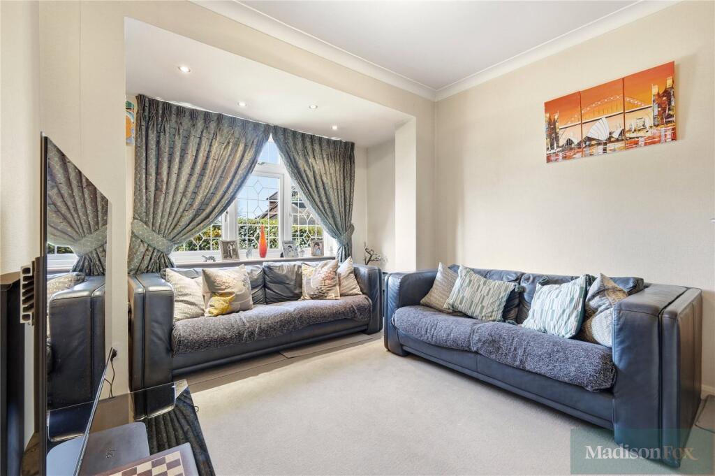 House in Epping Forest, Chigwell - More