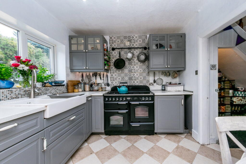 House in Huddersfield - View 5