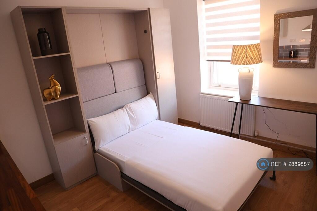 Studio flat for rent