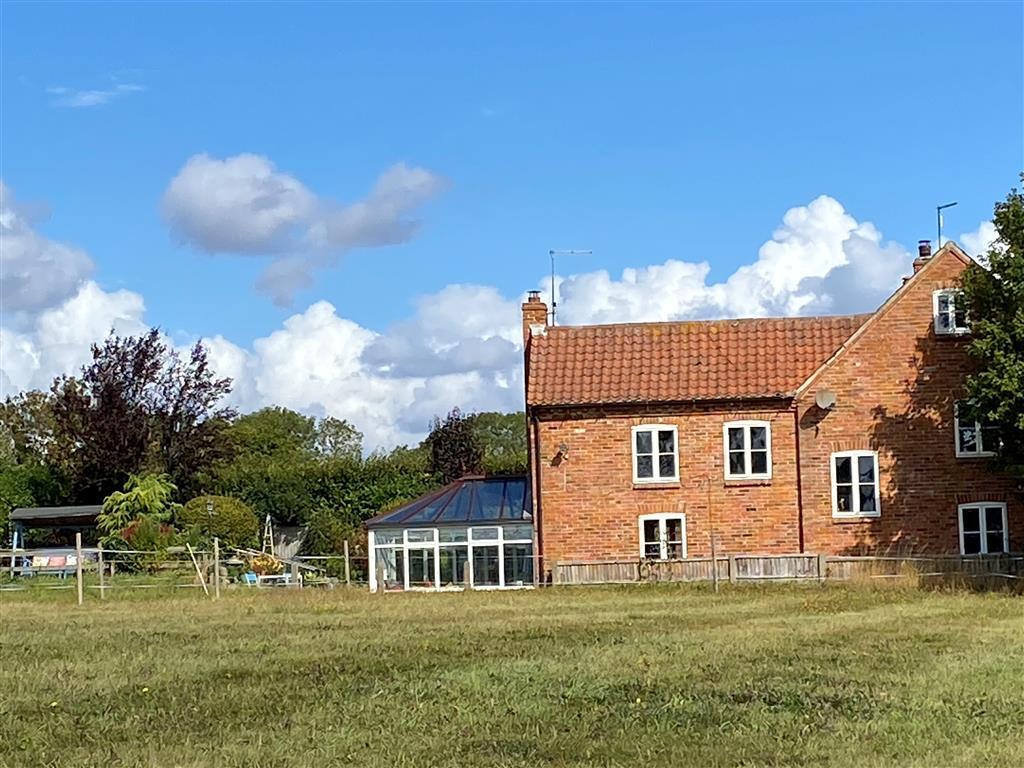 5-bed terraced on Bathley Lane, Norwell, Newark, £550,000