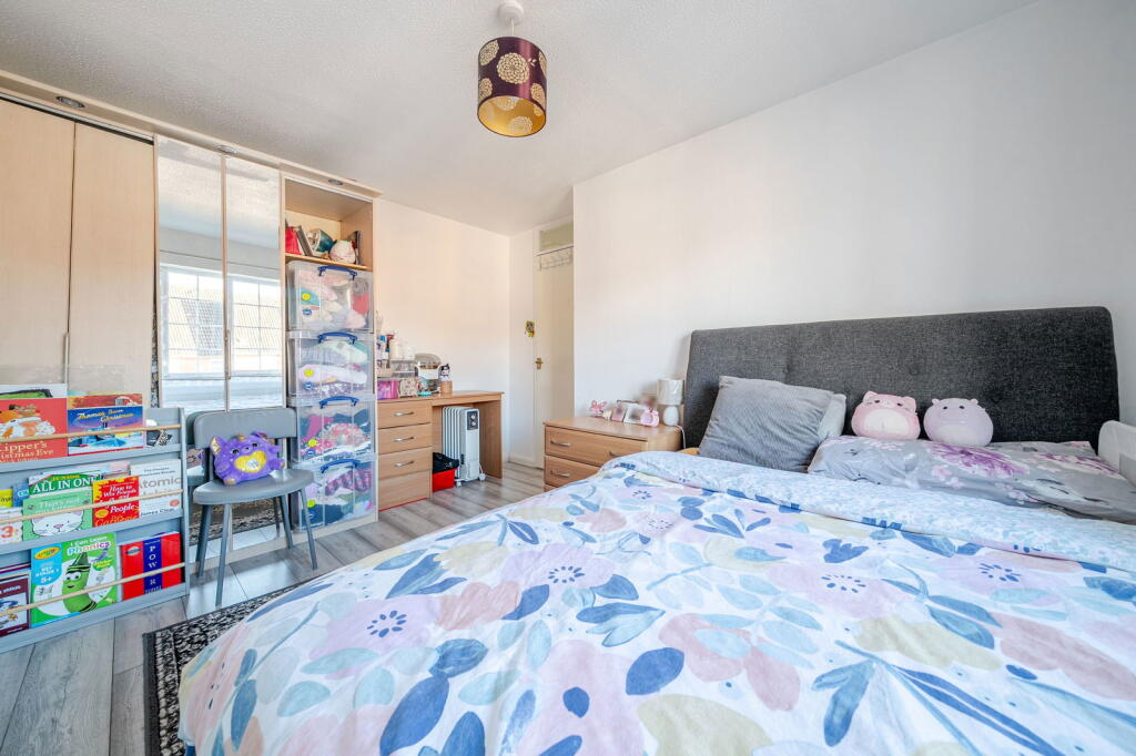 House in Basingstoke and Deane, Basingstoke - More