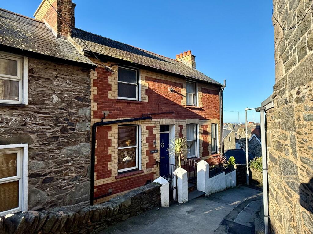 2-bed maisonette on Gwril View, Dinas Oleu Road, Barmouth LL42 1BA, £249,995