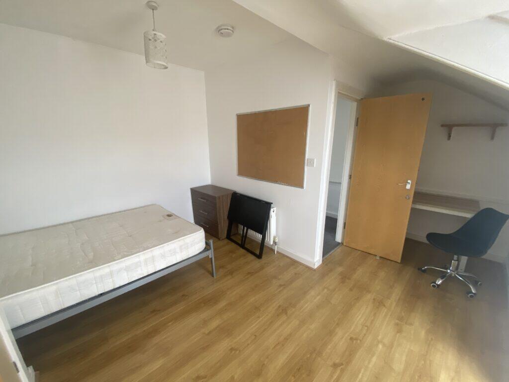 6 bedroom terraced house for rent