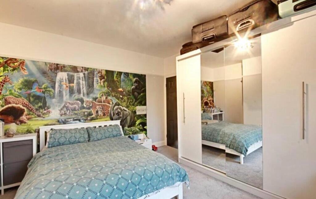House in Enfield - More
