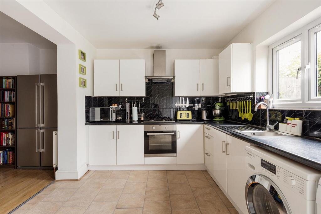 House in London, Highams Park - View 3