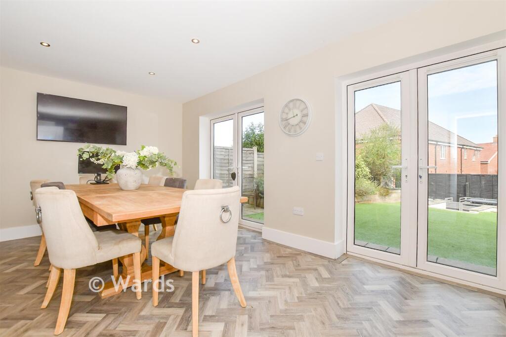 House in Tunbridge Wells, Paddock Wood - View 4