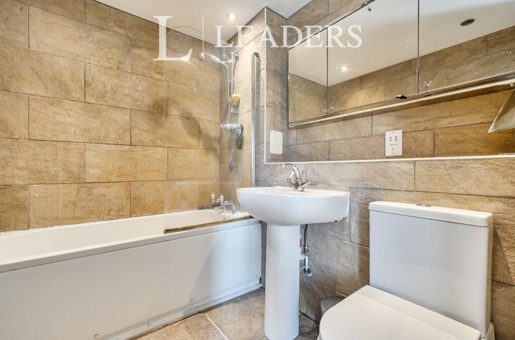 Apartment in Tonbridge and Malling, Kent - View 5