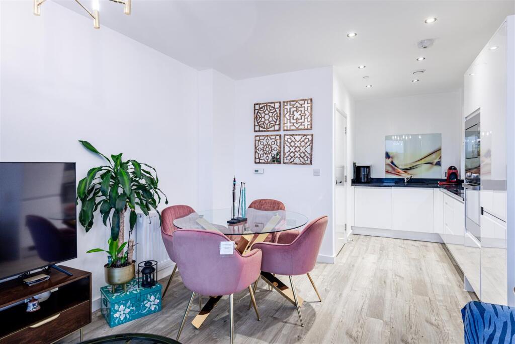 Apartment in London, Twyford - View 4