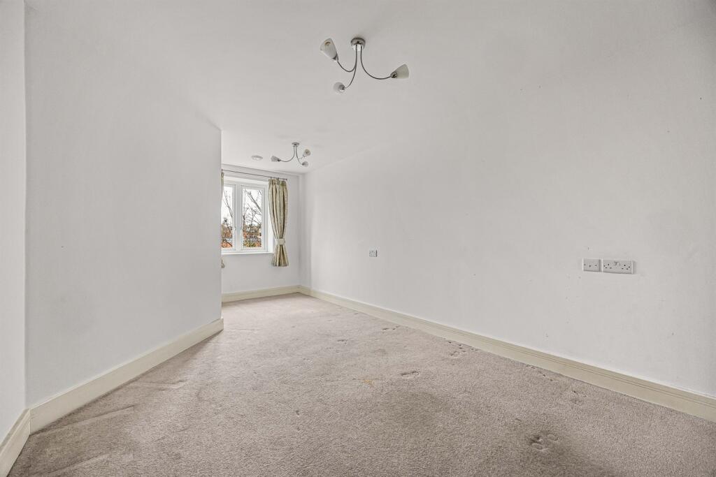 Crayshaw Court, Abbotsmead Place, Caversham, Reading photo 3