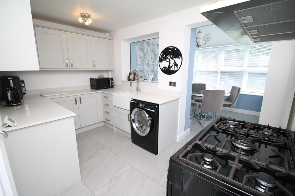 House in Nuneaton and Bedworth, Warwickshire - View 4