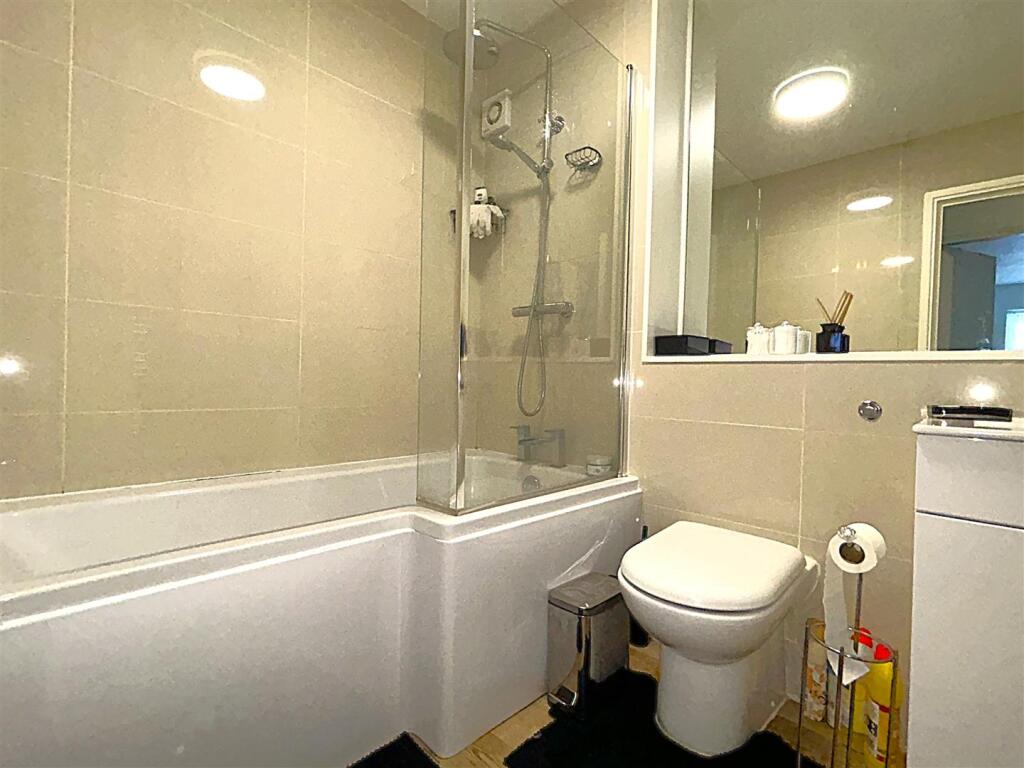 Whitehaven Close, Bromley photo 5