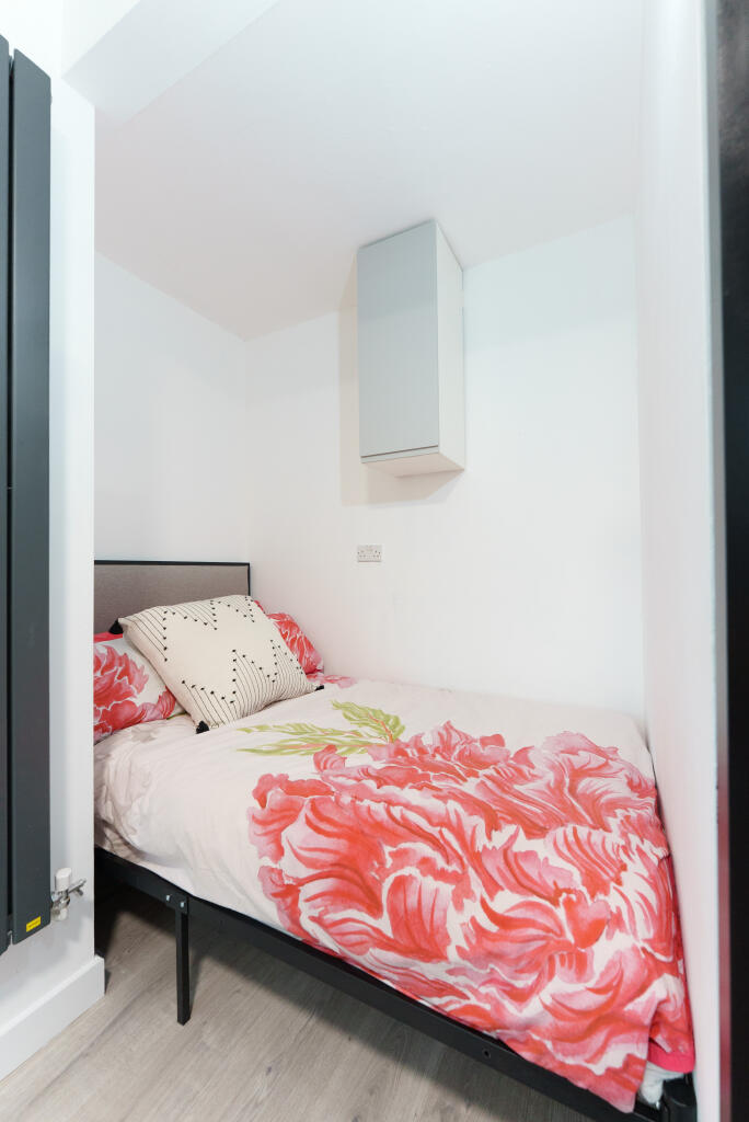 Apartment in Cambridge, Romsey - View 2