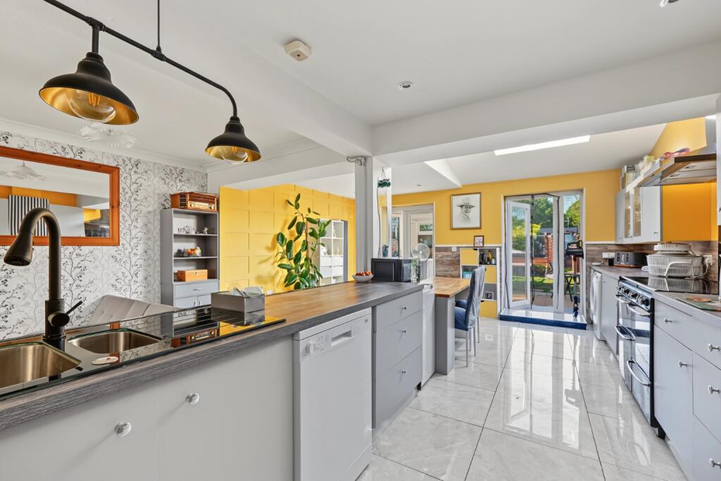 House in Gillingham, Medway - More