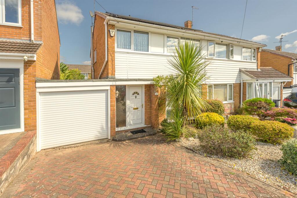 3-bed semi-detached on Arundel Road, Wordsley, DY8 5EJ, £250,000