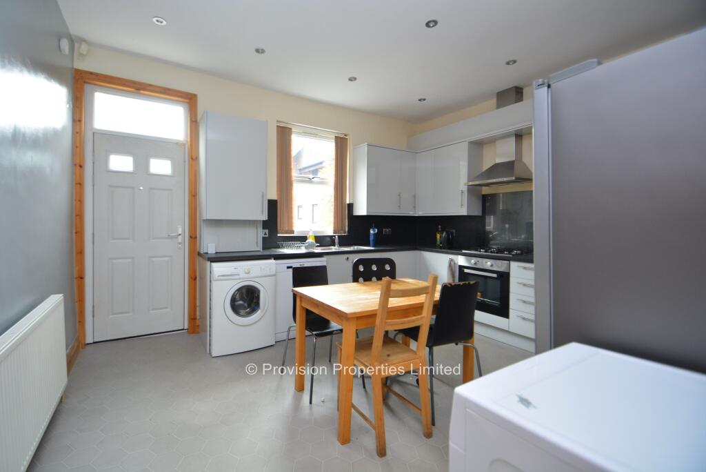 6 bedroom terraced house for rent
