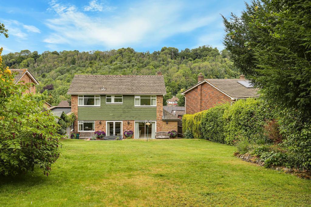 34 Court Farm Road photo 3