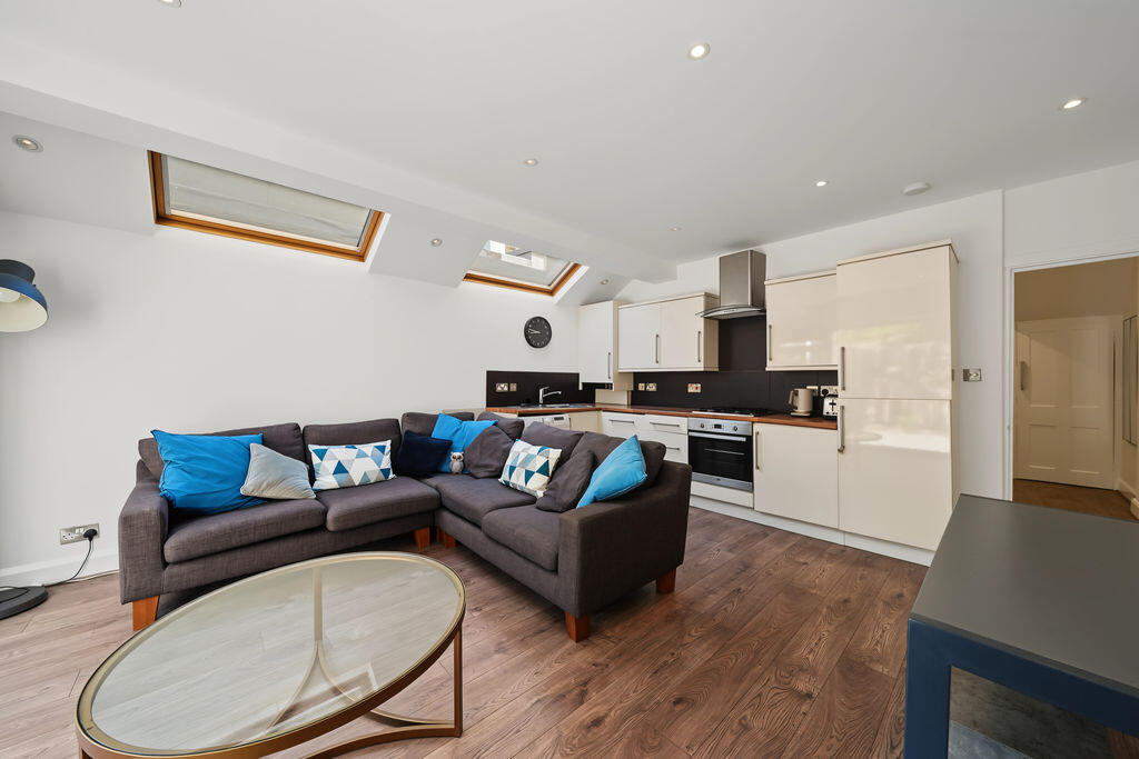 Apartment in London - View 5